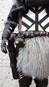 Caustic Blackheart skin cosplay (2)