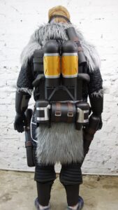 Caustic Blackheart skin cosplay (4)